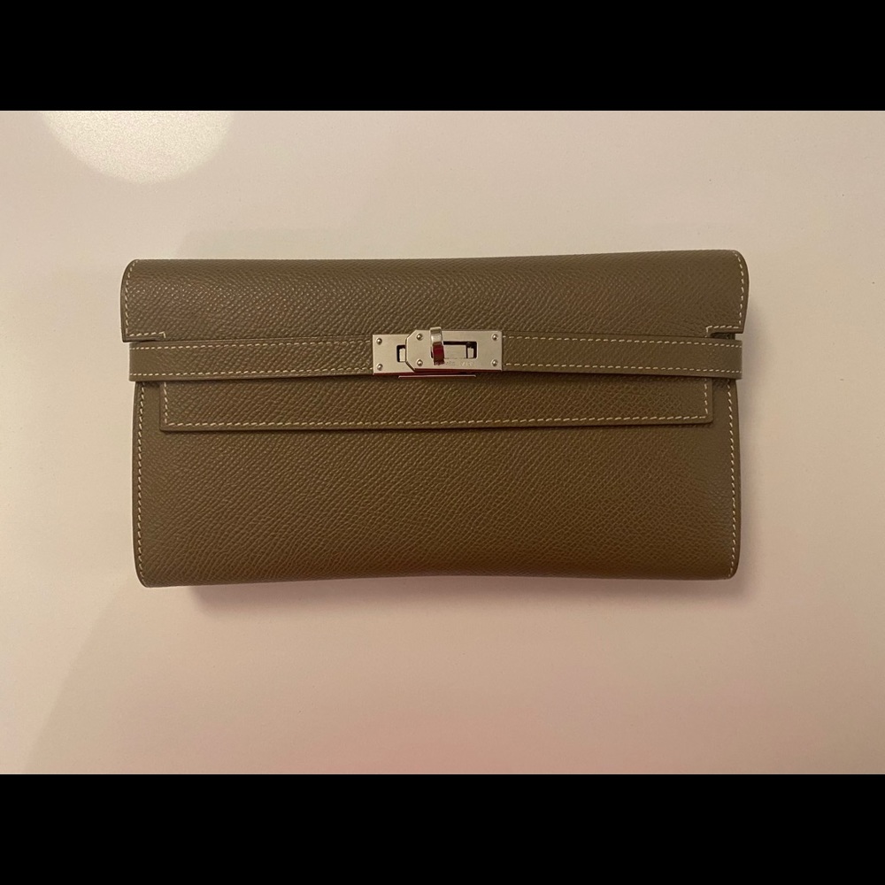 HERMES
Epsom Kelly Longue Wallet Etoupe